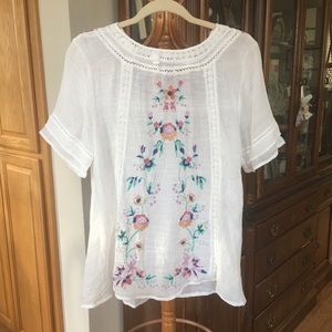 Umgee White Embroidered Boho Top. Size Medium